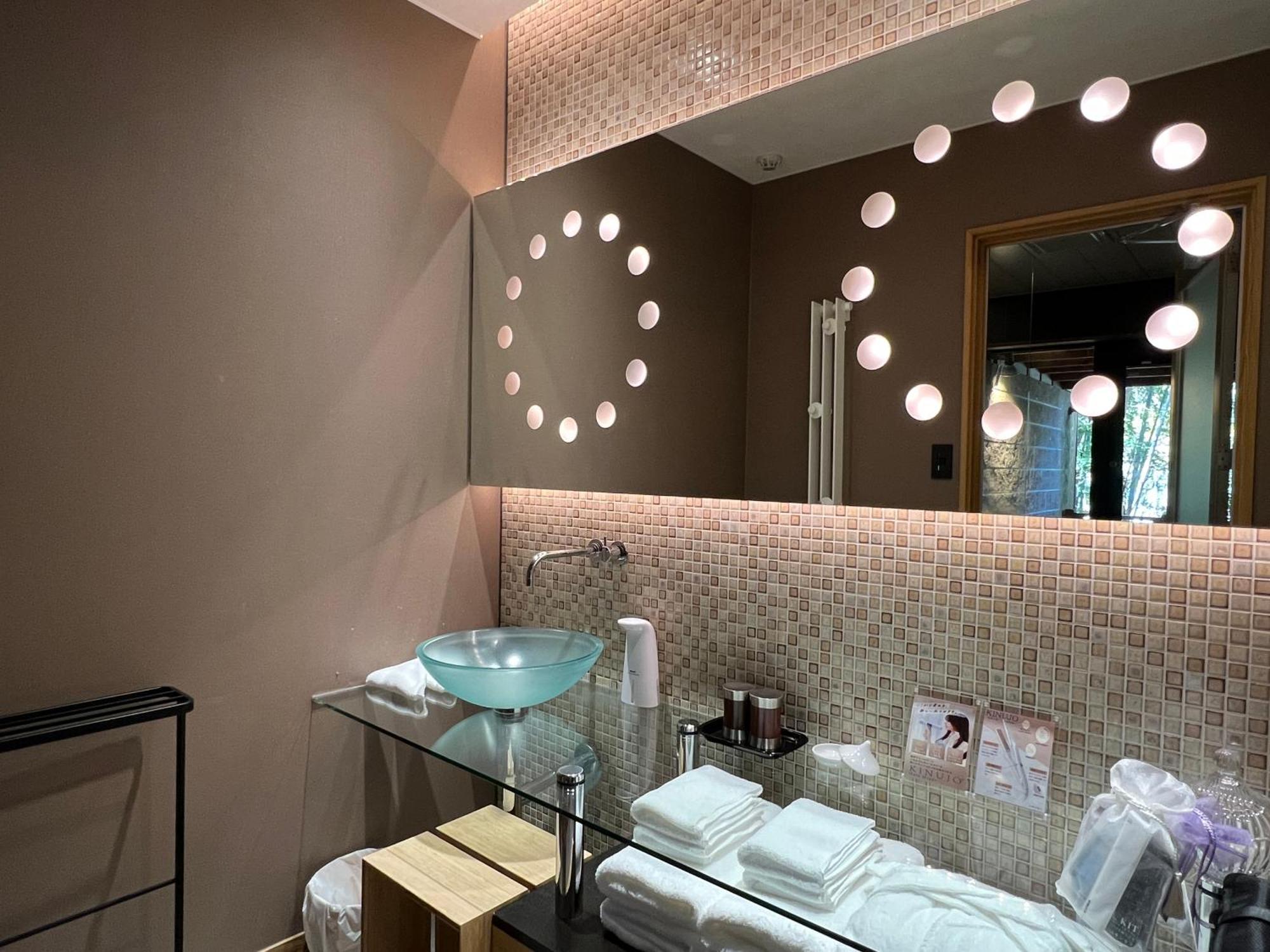 Ufufu Hotel Изу Екстериор снимка