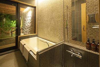 Ufufu Hotel Изу Екстериор снимка