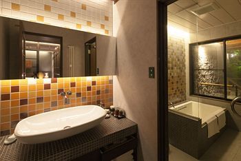 Ufufu Hotel Изу Екстериор снимка